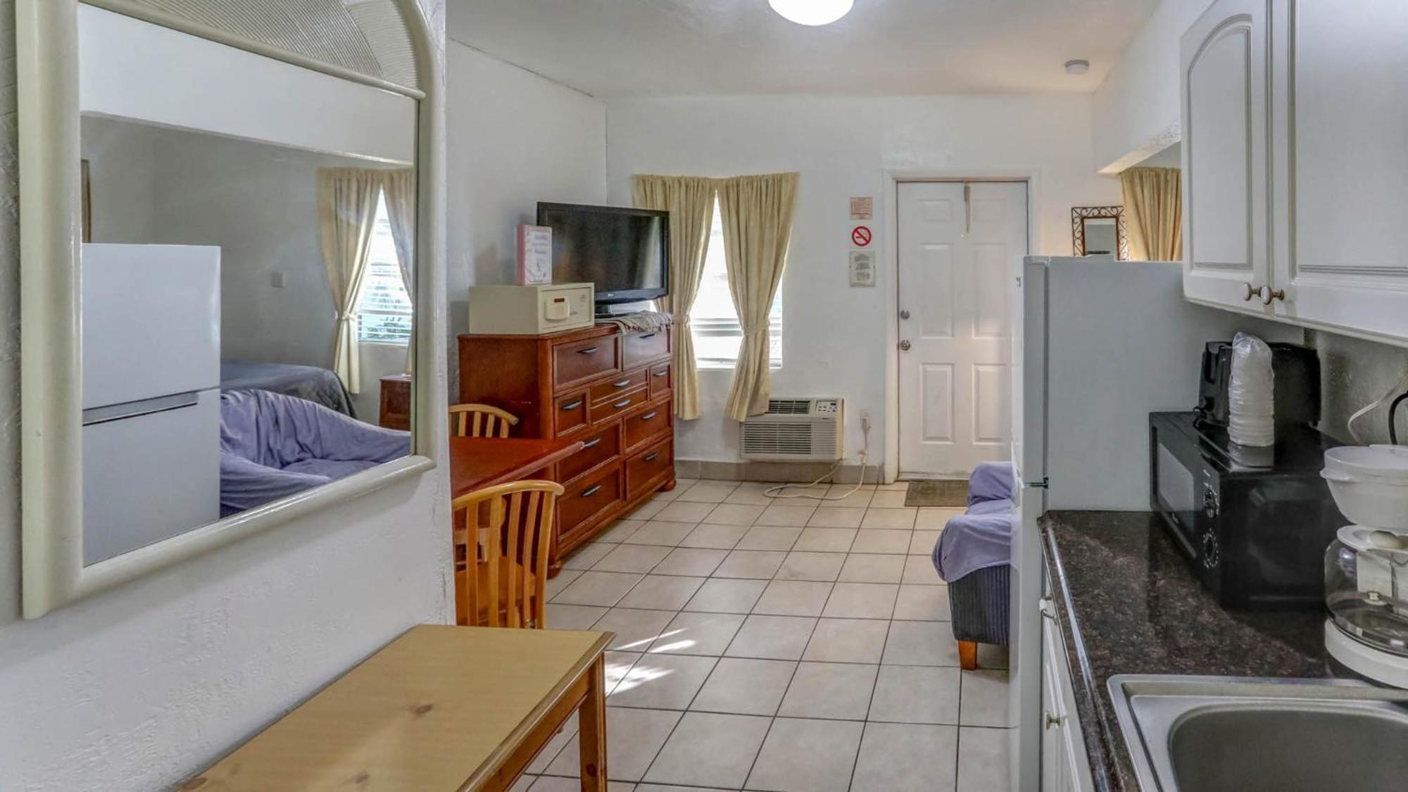 Richard's Extended Hallandale Beach